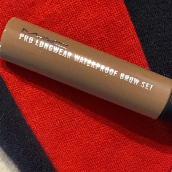 M.A.C - Picture 2 of 2